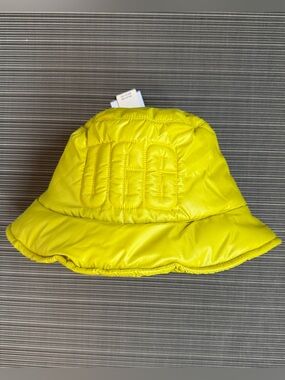 *NWT* UGG quilted bucket hat (size L/XL)